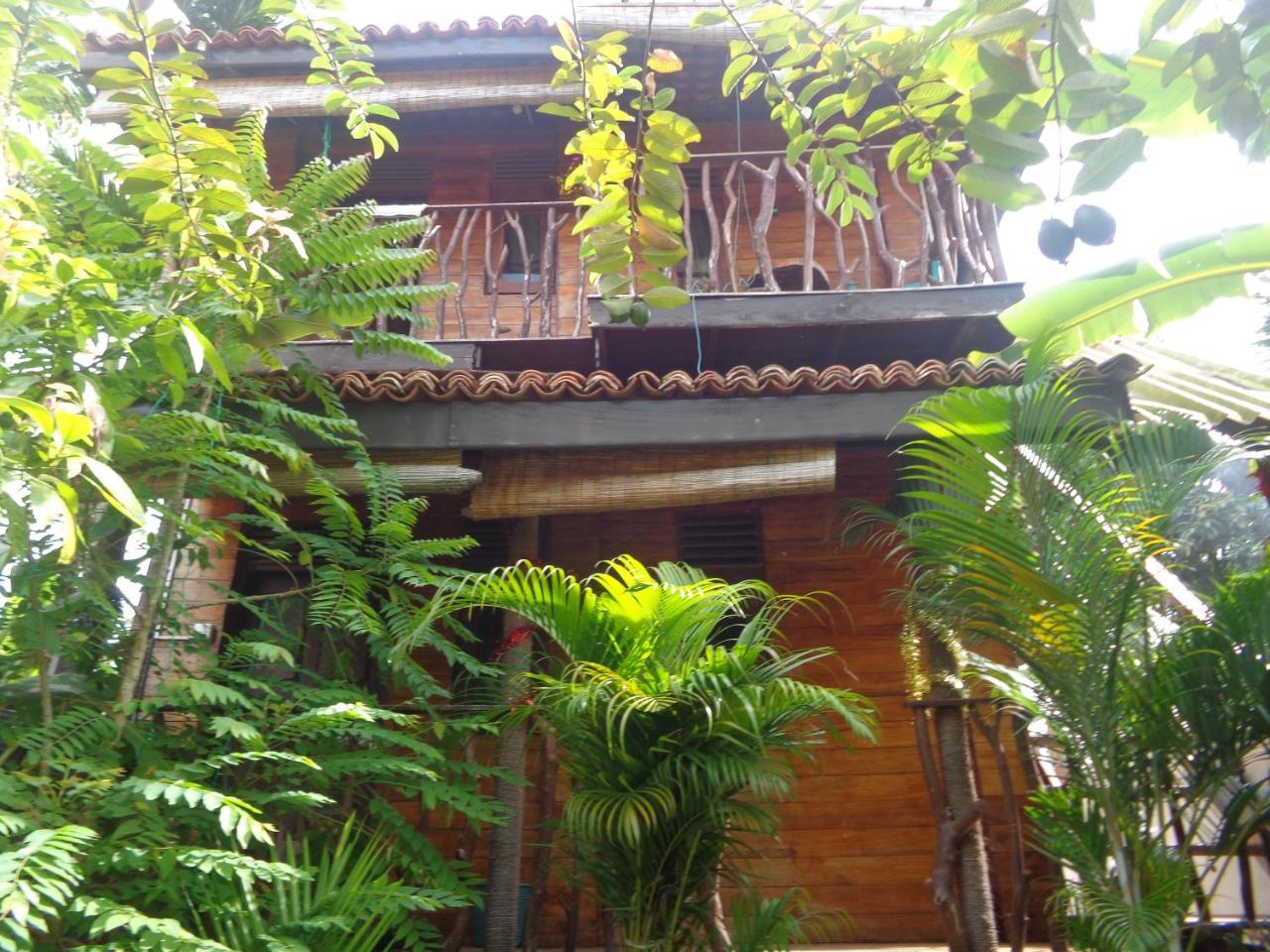 Hôtel Vestal Wood Palace à Mirissa Extérieur photo