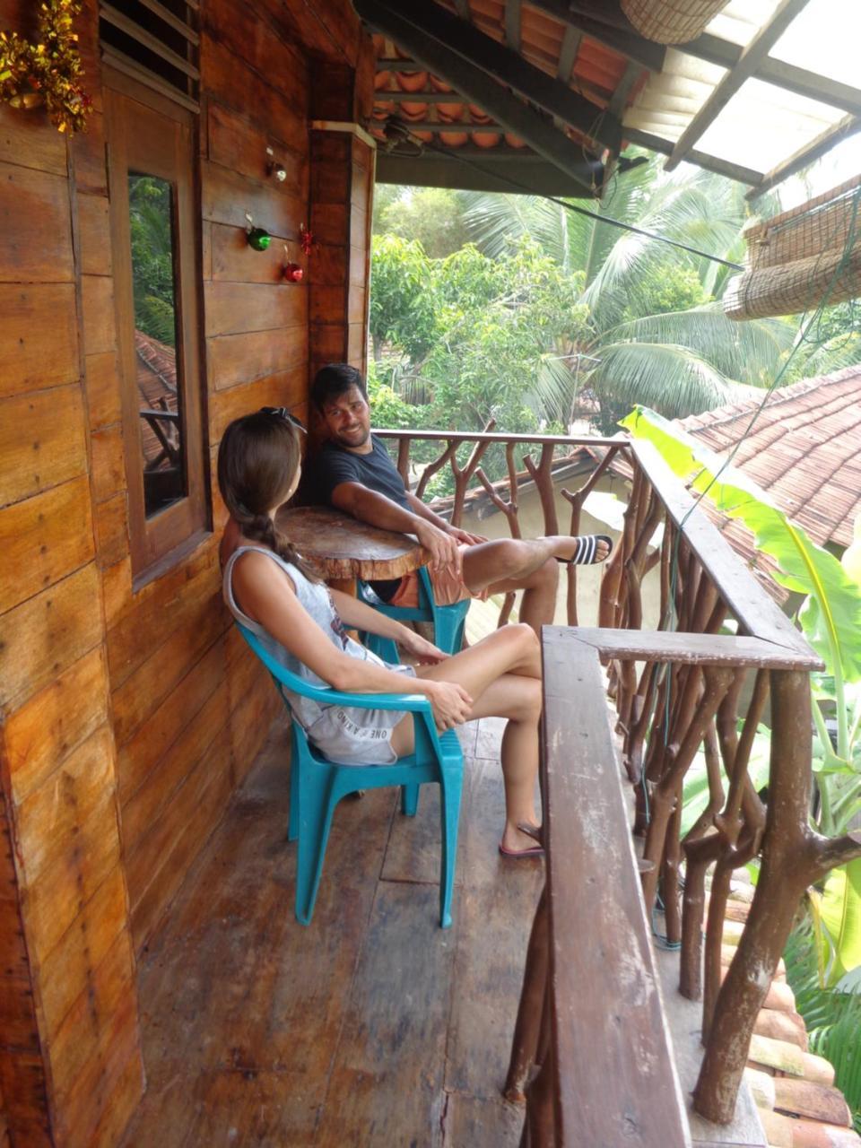Hôtel Vestal Wood Palace à Mirissa Extérieur photo